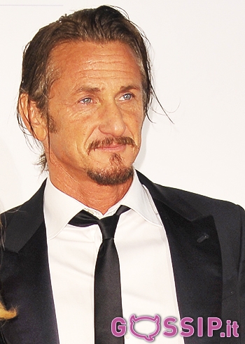 Sean Penn Il Figlio Contro Un Paparazzo Gossip It News Sul Gossip