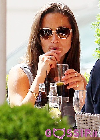 Pippa Middleton una bevanda rinfrescante dopo un p di shopping